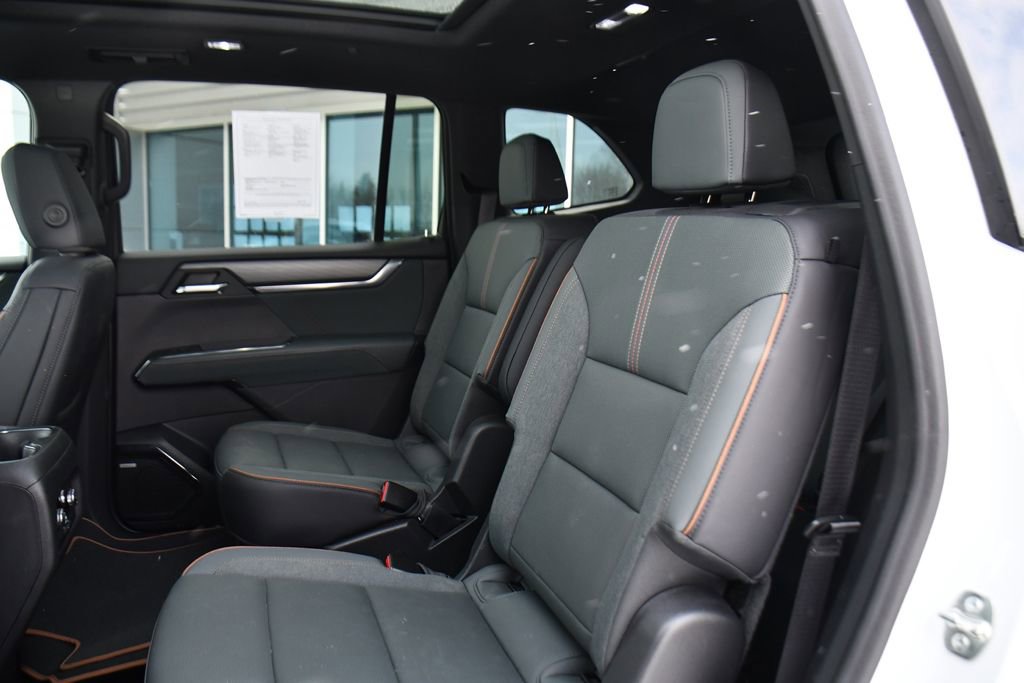 Used 2024 GMC Acadia AT4 w/ Luxury Package image 23