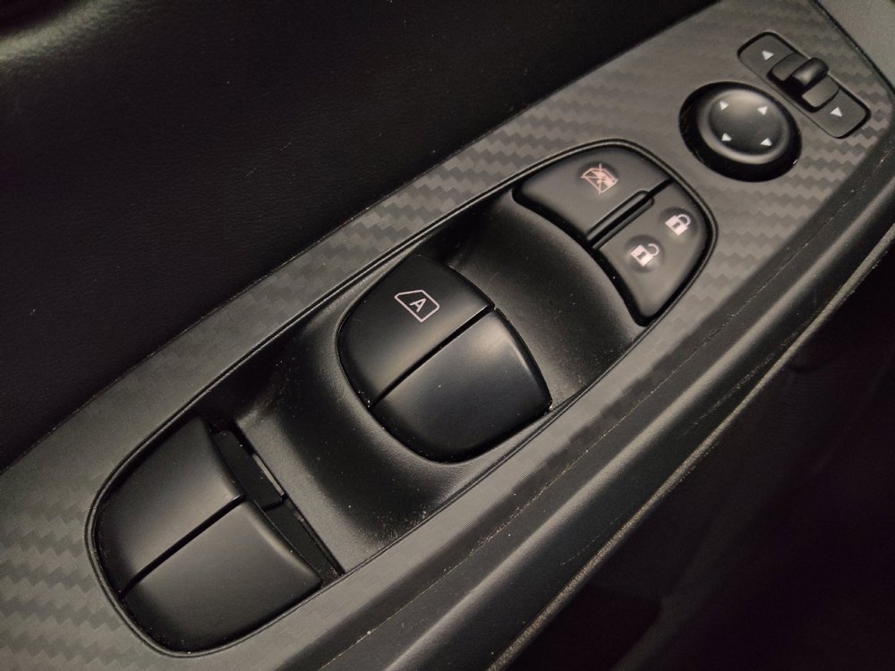 Used 2025 Nissan Sentra SV FWD image 27