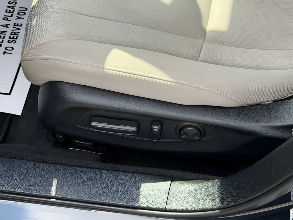 Used 2023 Honda Accord EX image 19