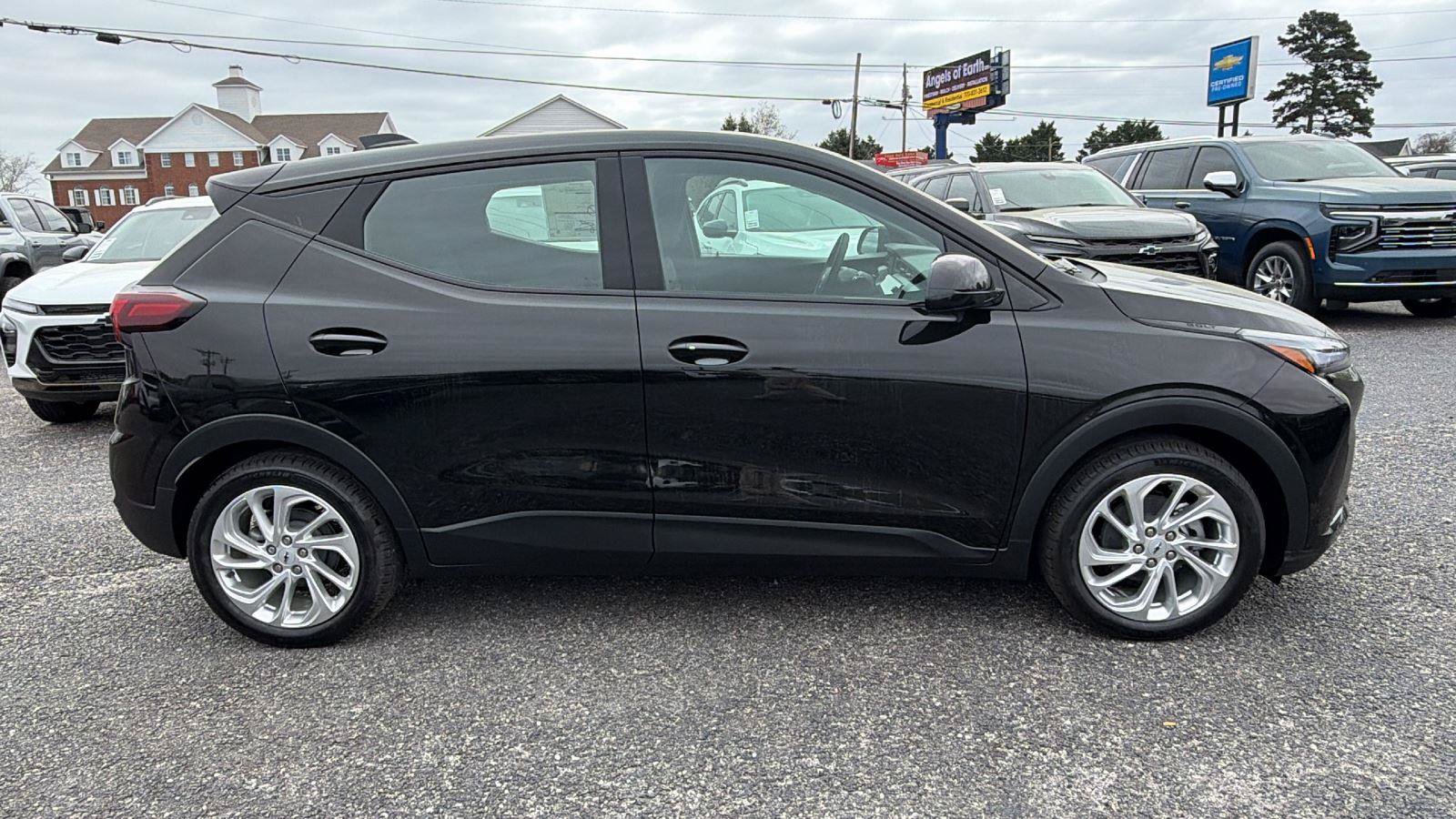 New 2027 Chevrolet Bolt LT w/ Comfort Package FWD image 4