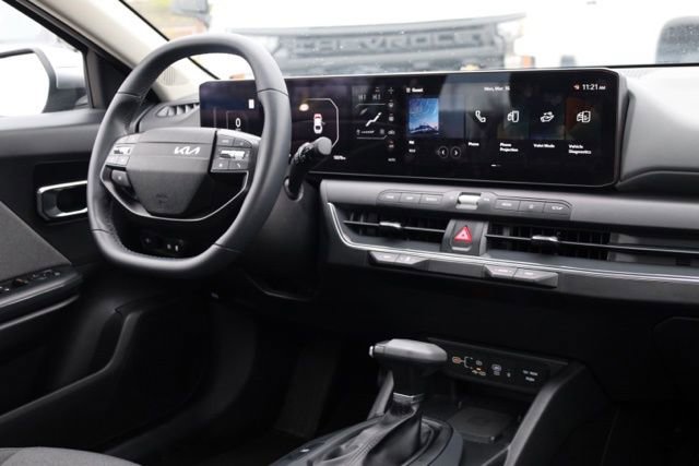 Used 2025 Kia K4 EX image 10
