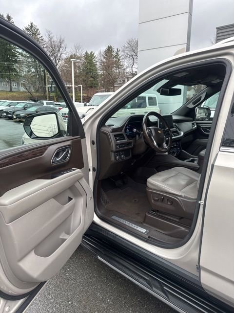 Used 2022 Chevrolet Suburban LT AWD/4WD image 15