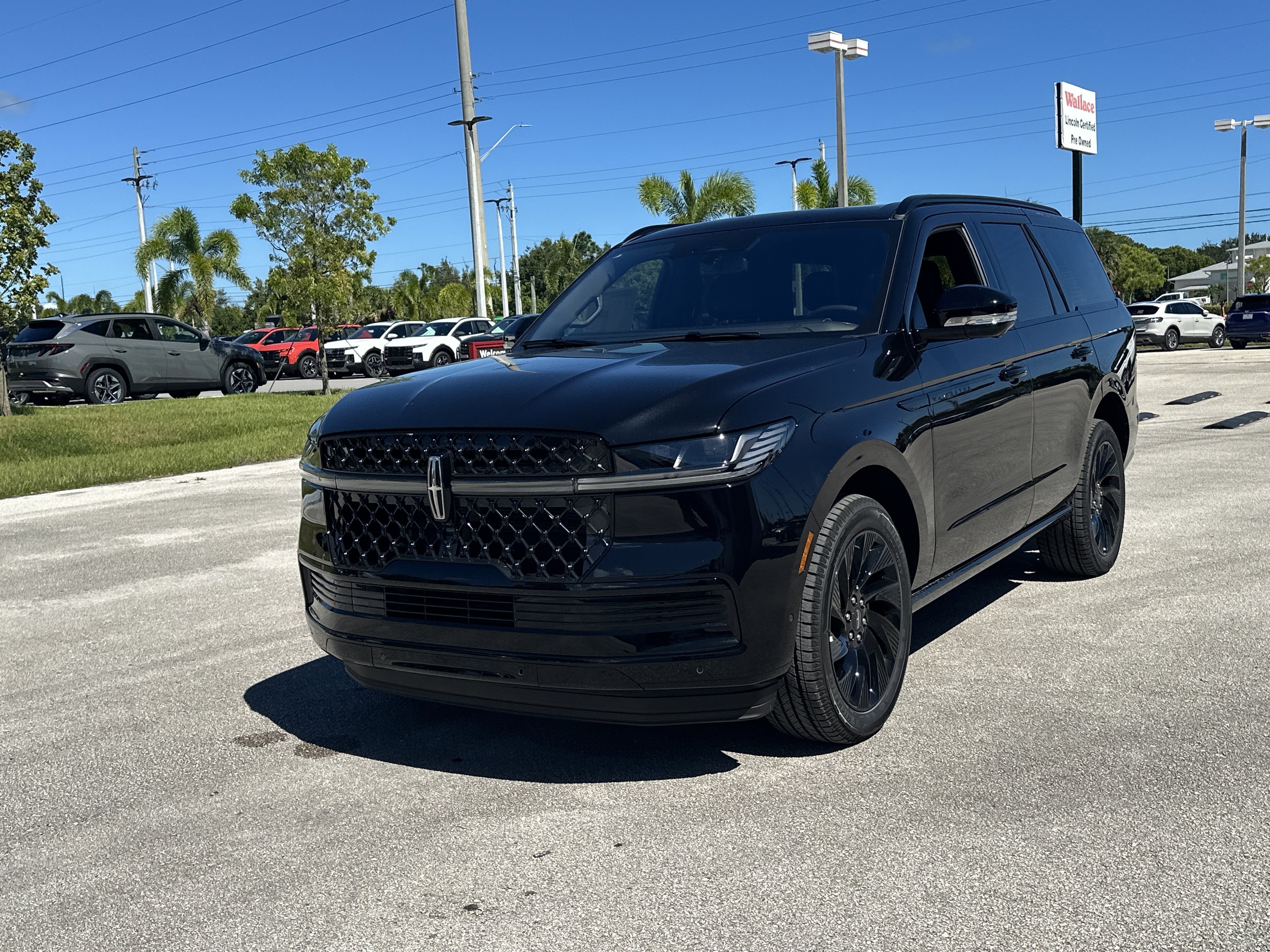 New 2025 Lincoln Navigator Reserve image 2