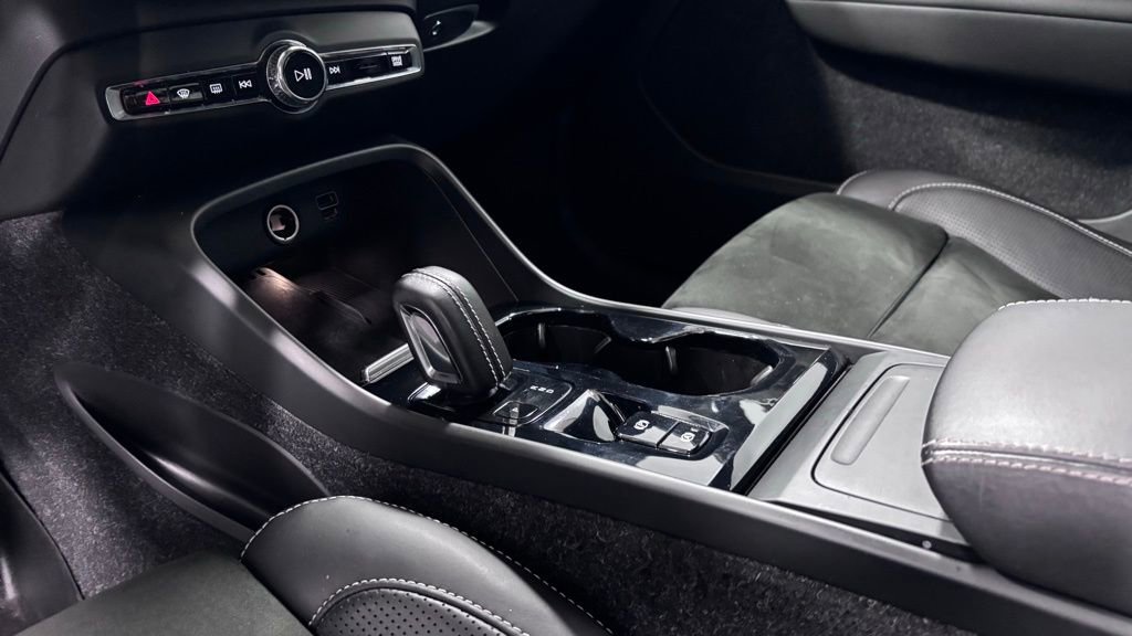 Used 2019 Volvo XC40 T5 R-Design image 13