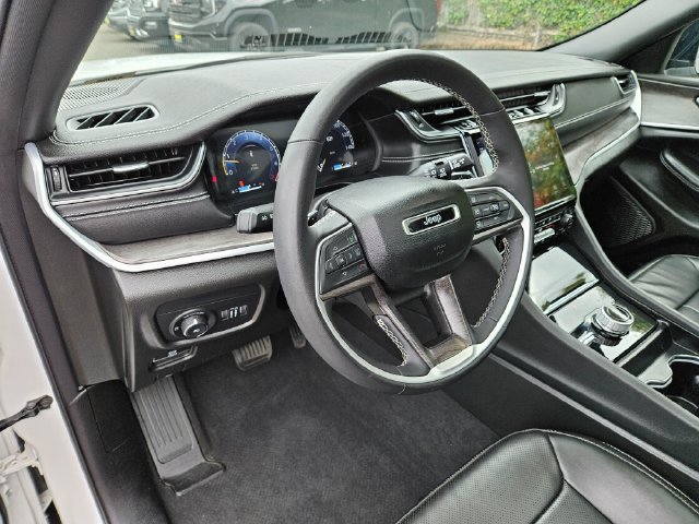 Used 2024 Jeep Grand Cherokee Limited w/ Luxury Tech Group II AWD/4WD image 26