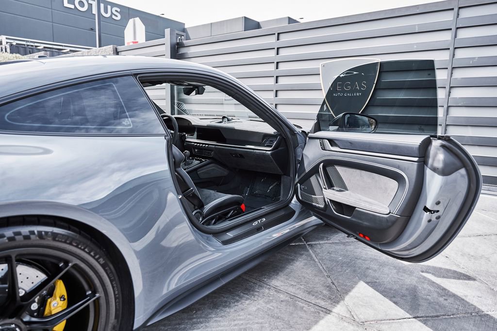 Used 2025 Porsche 911 GT3 RWD image 28