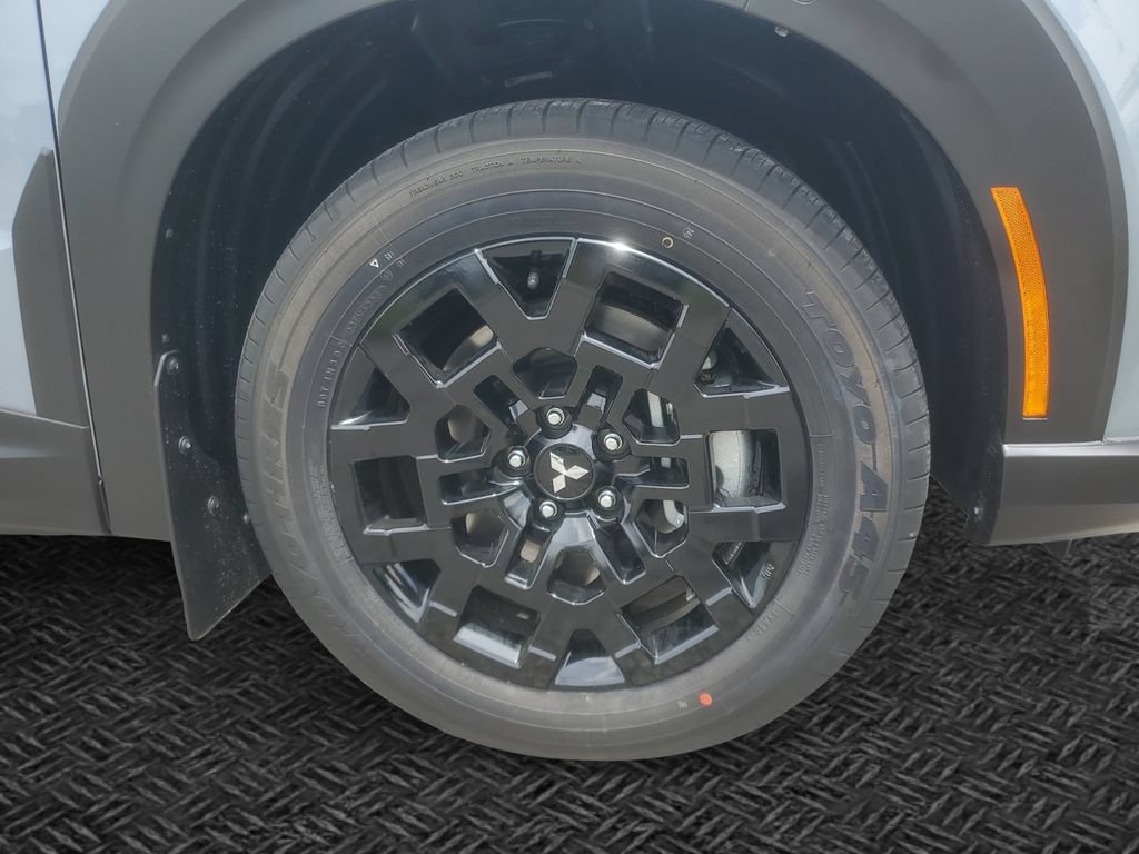 New 2026 Mitsubishi Outlander AWD image 11