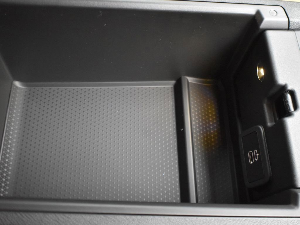 New 2026 BMW 330i Sedan w/ Convenience Package image 25