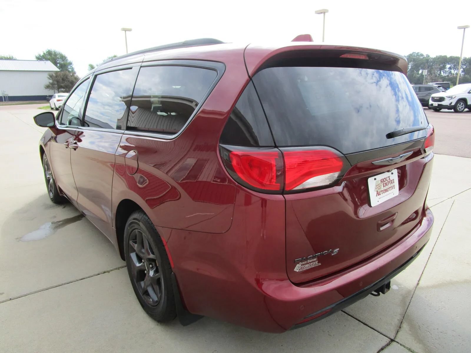 Used 2018 Chrysler Pacifica Touring-L FWD image 7