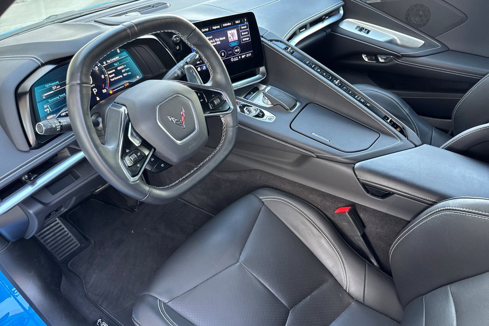 Used 2023 Chevrolet Corvette Stingray Coupe w/ Engine Appearance Package image 12