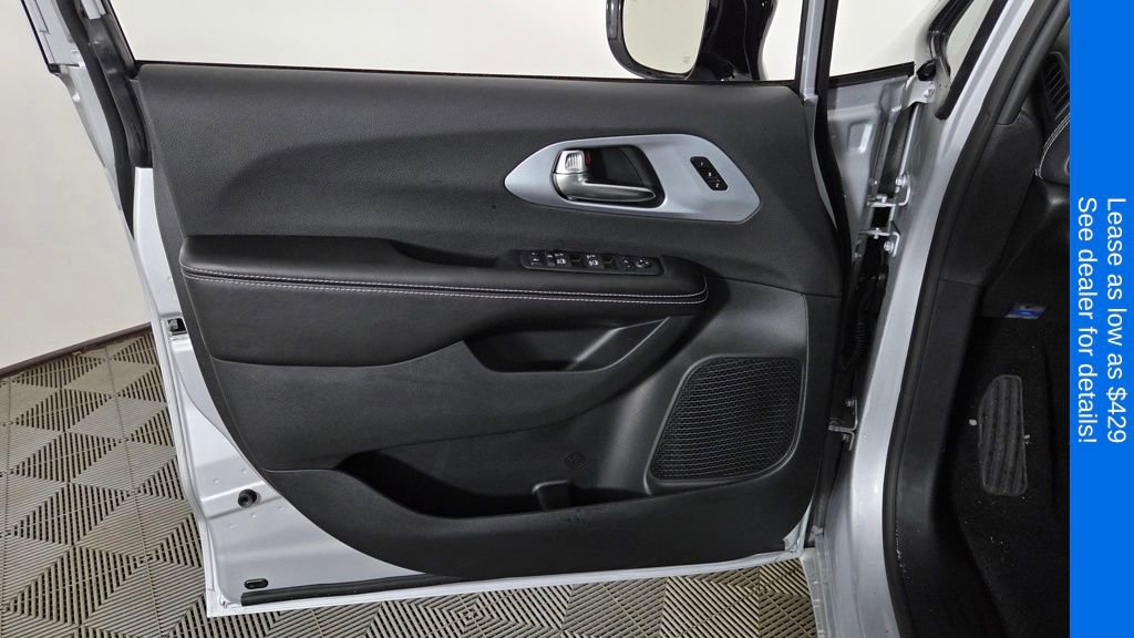 New 2026 Chrysler Pacifica Limited FWD image 13