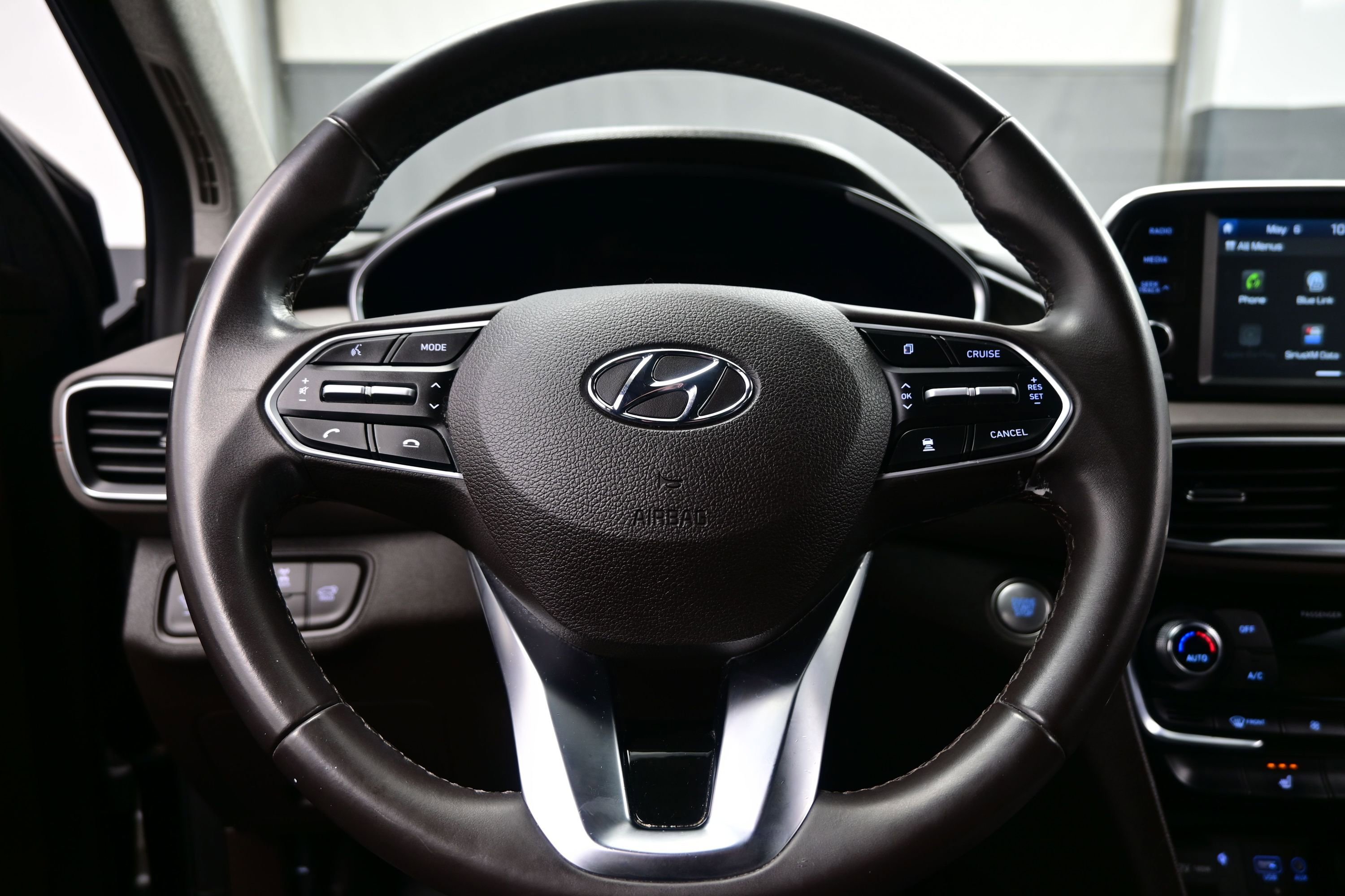 Used 2020 Hyundai Santa Fe SEL w/ Convenience + Premium Package AWD/4WD image 24