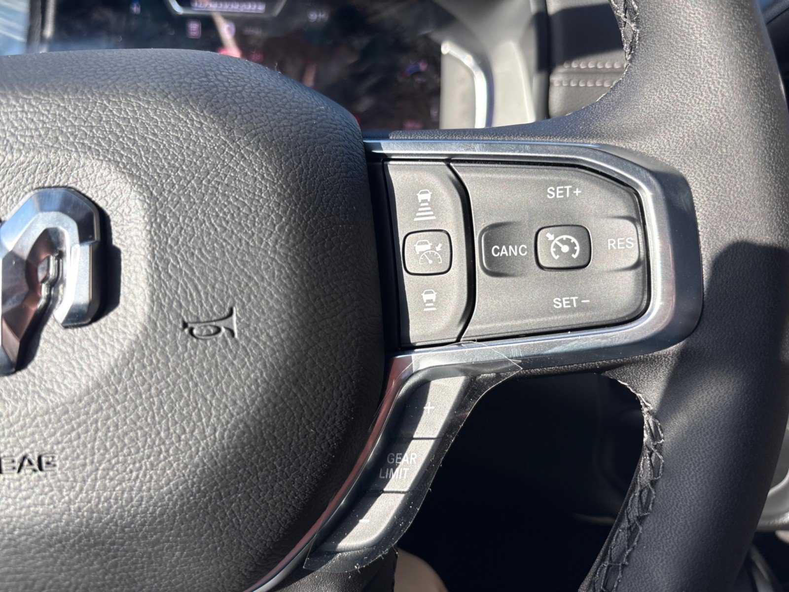 New 2027 RAM 2500 Laramie AWD/4WD image 17