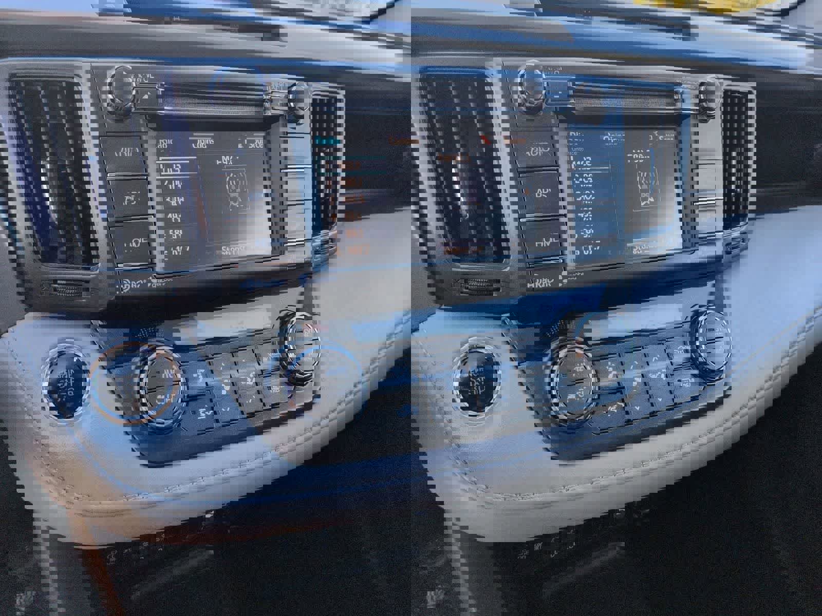 Used 2015 Toyota RAV4 Limited image 26