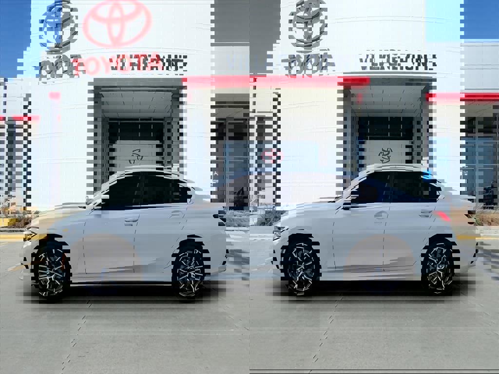 Used 2021 BMW 330i xDrive Sedan w/ Premium Package image 2