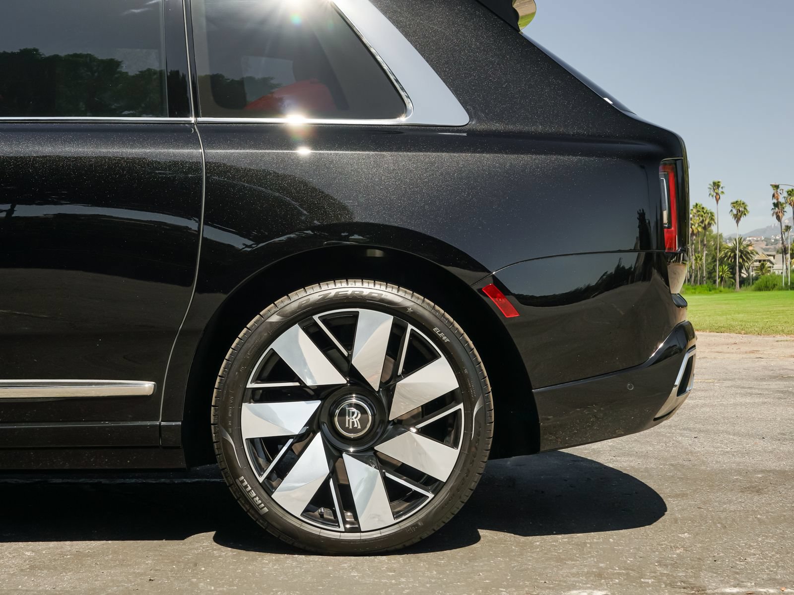 New 2026 Rolls-Royce Cullinan AWD/4WD image 4