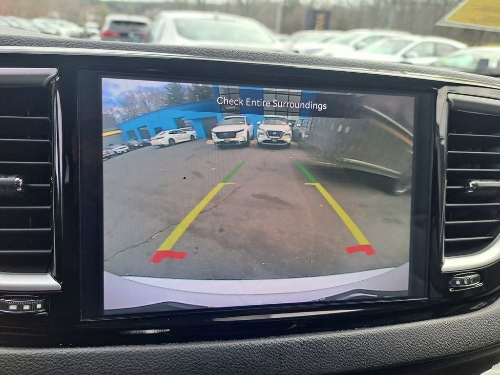 Used 2024 Chrysler Pacifica Touring-L image 35