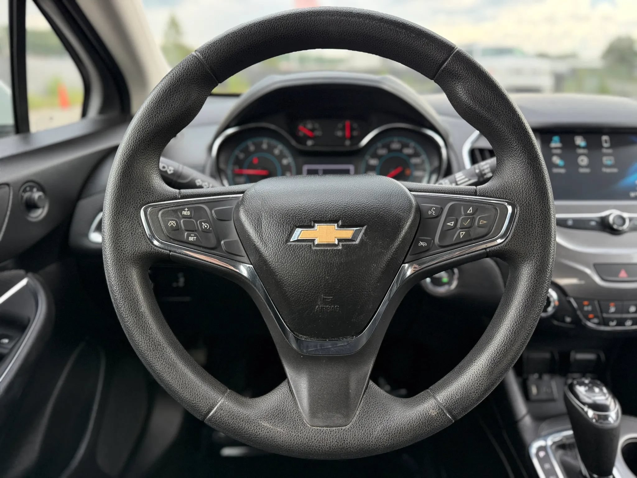 Used 2018 Chevrolet Cruze LT w/ Convenience Package FWD image 24