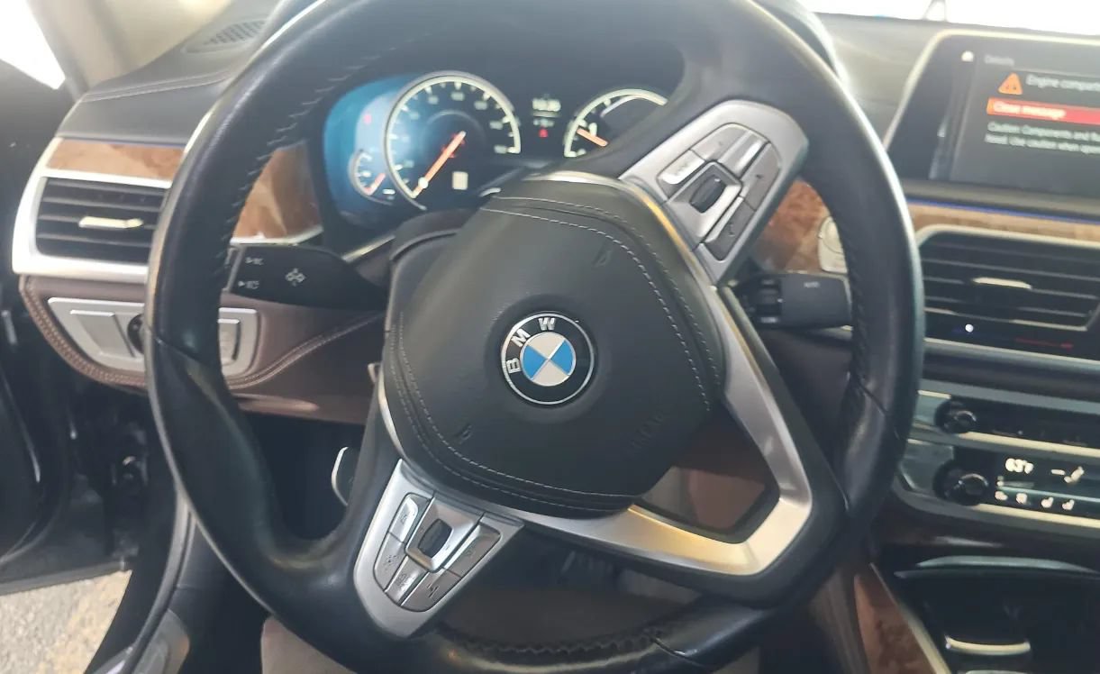Used 2019 BMW 750i xDrive w/ Luxury Rear Seating Package AWD/4WD image 11