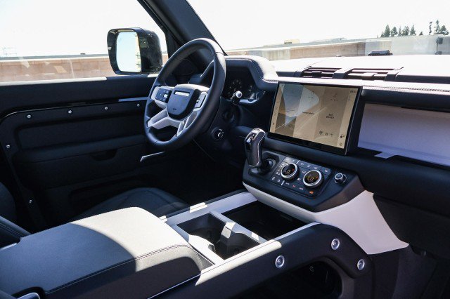 Certified 2025 Land Rover Defender 90 X-Dynamic SE AWD/4WD image 14