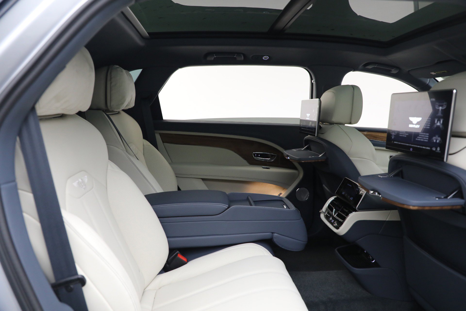 New 2025 Bentley Bentayga Extended Wheelbase image 27