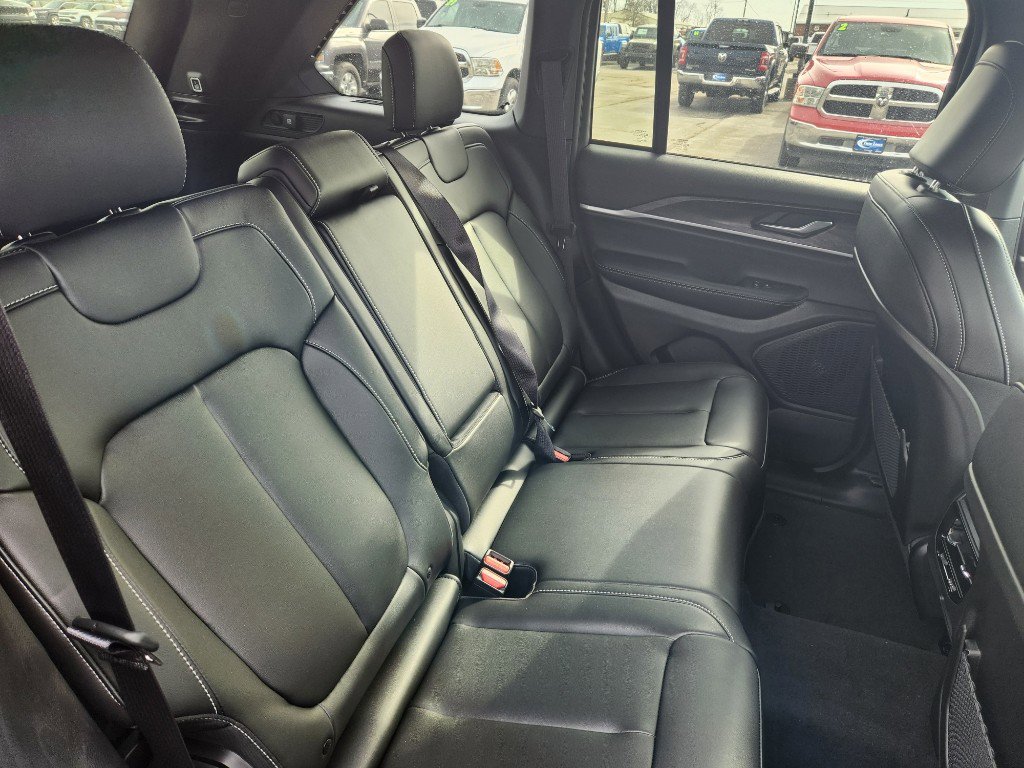 Used 2025 Jeep Grand Cherokee Limited w/ Trailer Tow Package image 16