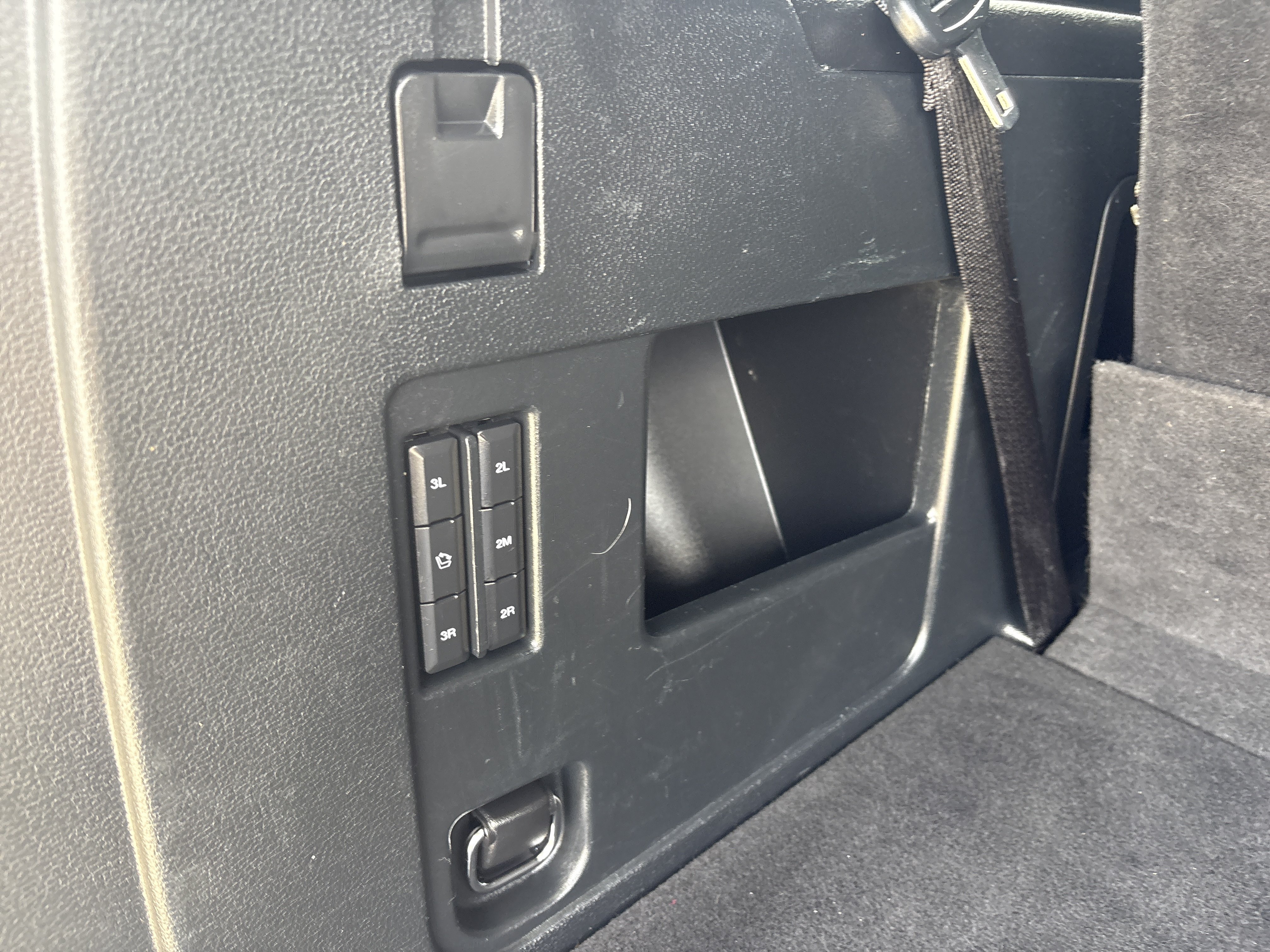 Used 2020 Ford Expedition XLT w/ Equipment Group 202A AWD/4WD image 9