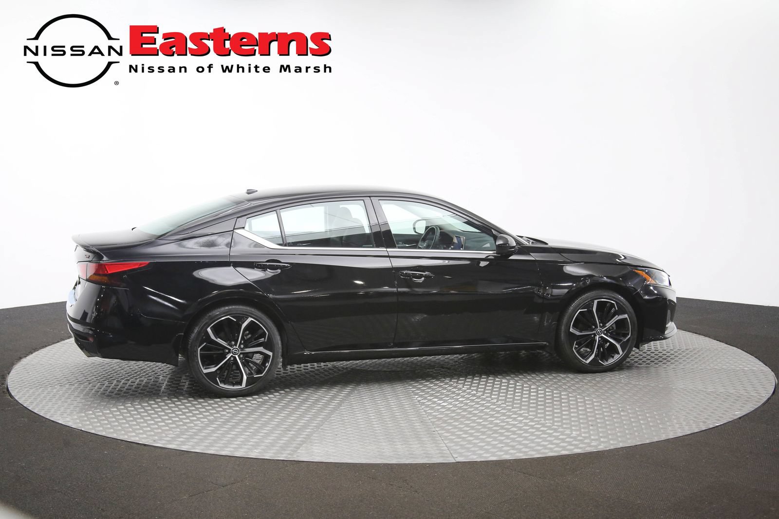 Used 2023 Nissan Altima 2.5 SR FWD image 42