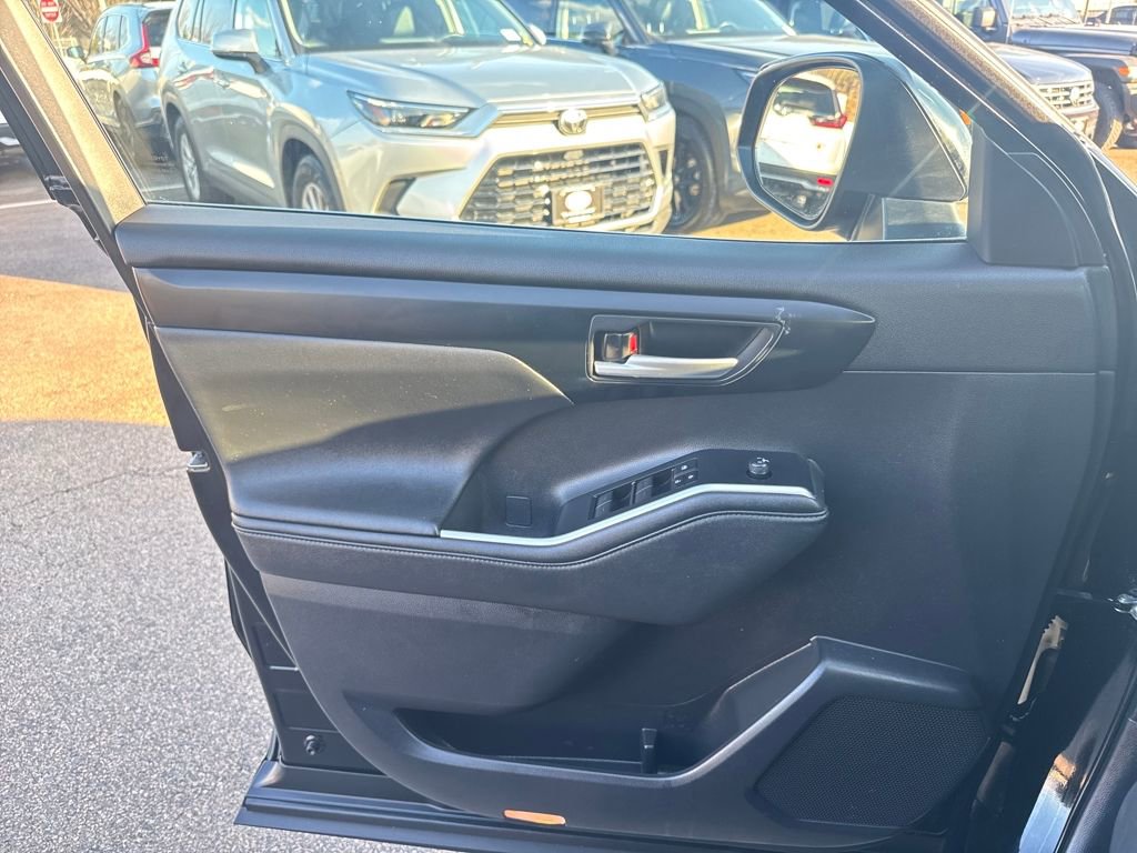 Used 2024 Toyota Highlander XLE image 35