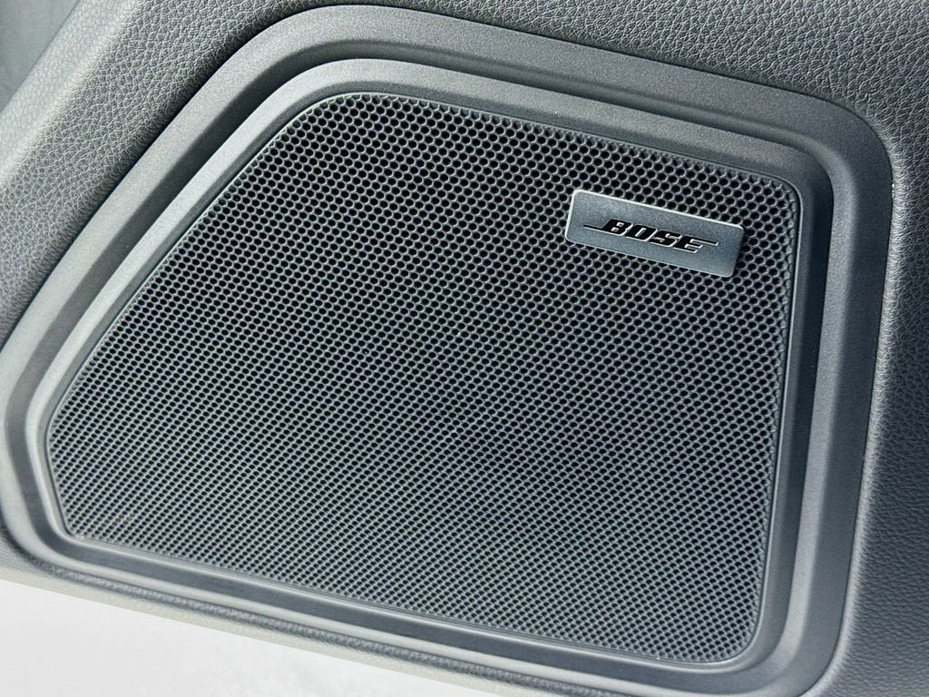 Certified 2024 Porsche Macan AWD/4WD image 12