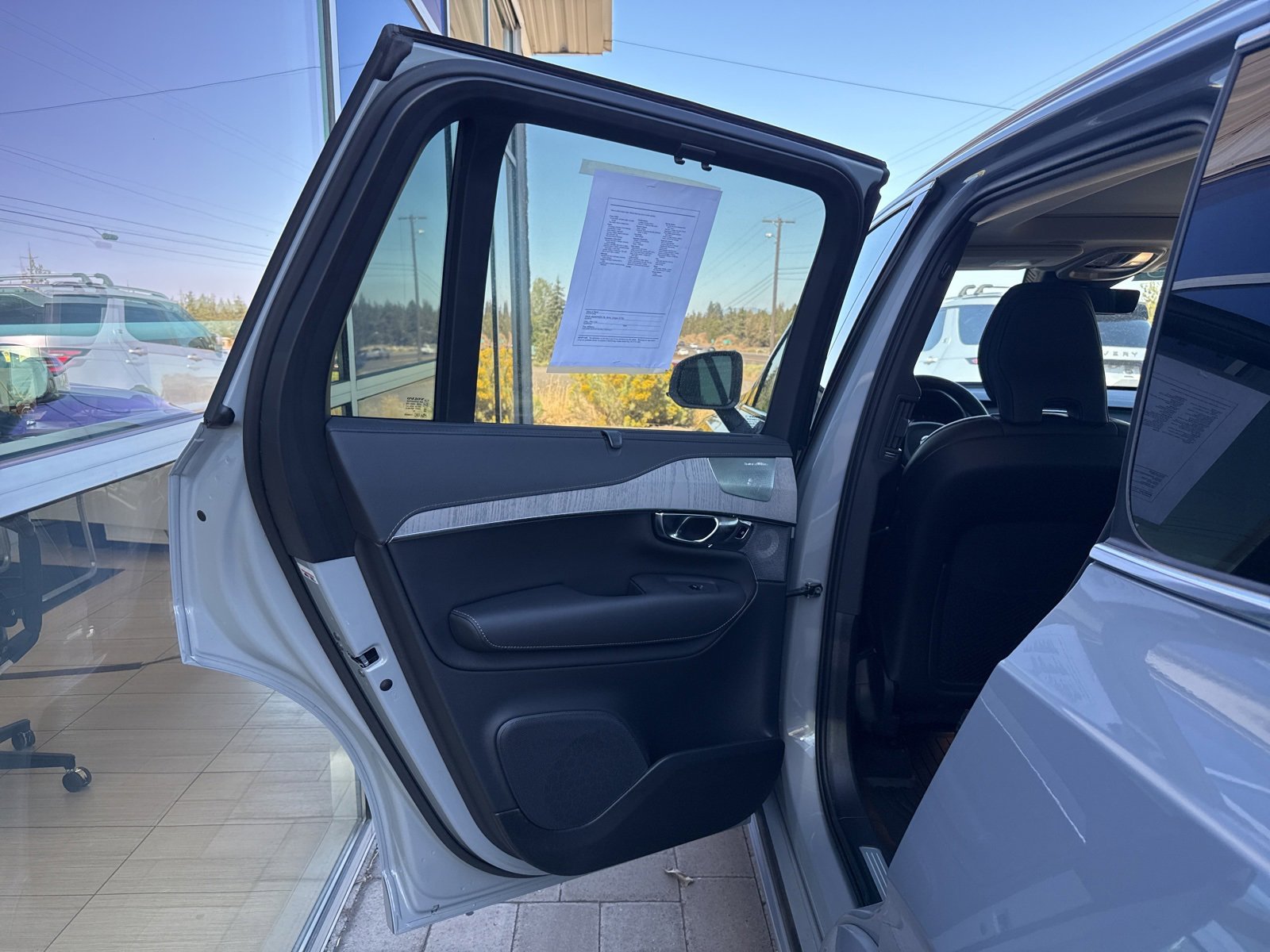 Certified 2025 Volvo XC90 B6 Ultra w/ Protection Package Premier image 10