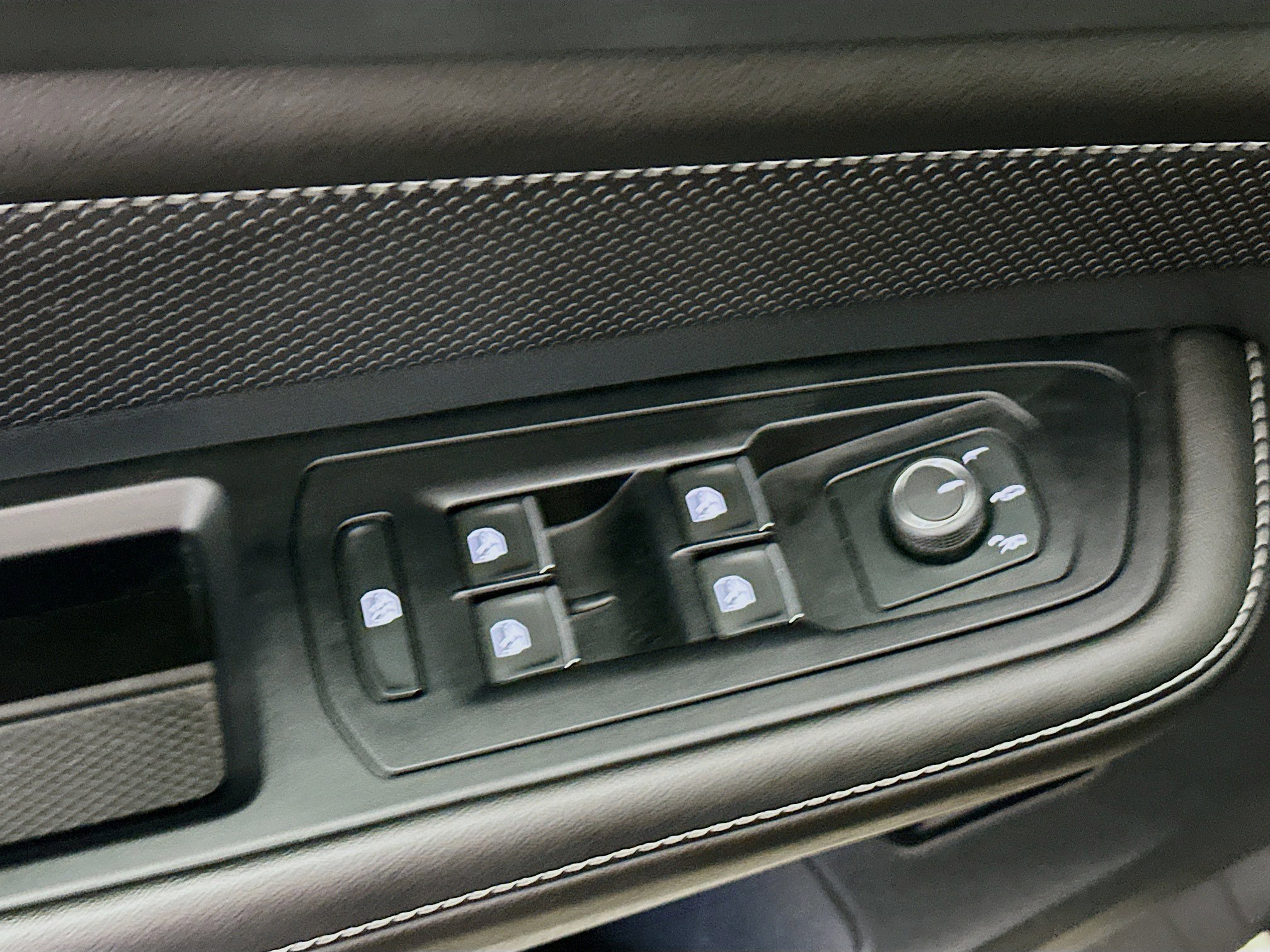 Used 2025 Volkswagen Atlas Cross Sport SE image 15