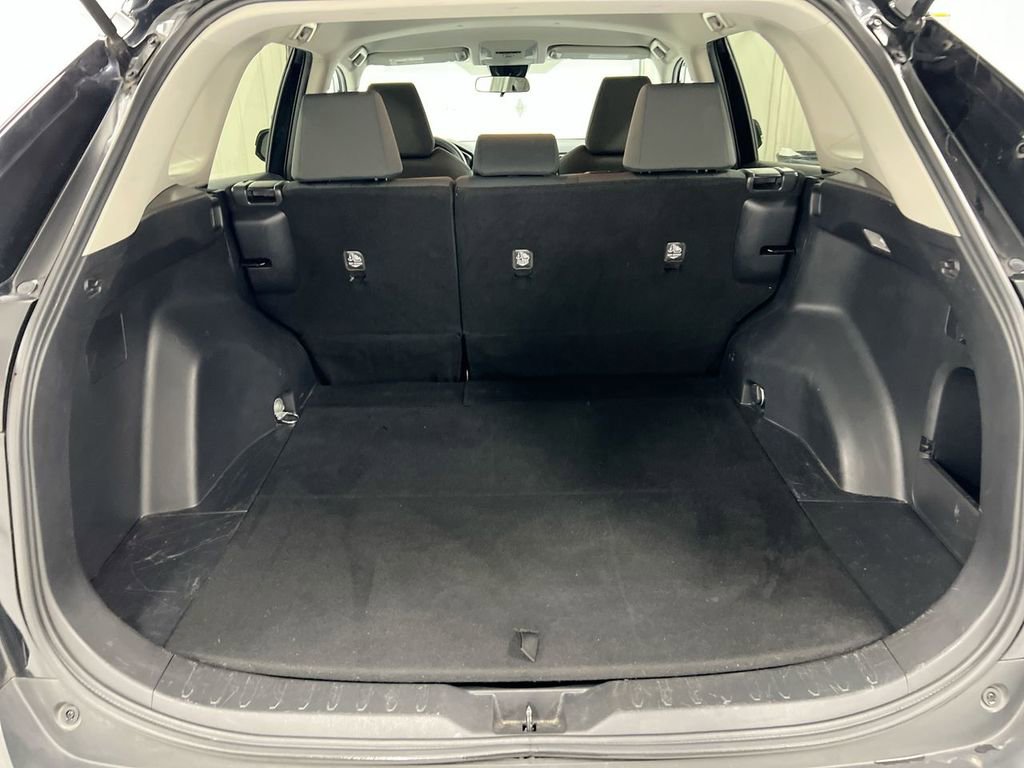 Used 2021 Toyota RAV4 XLE AWD/4WD image 18