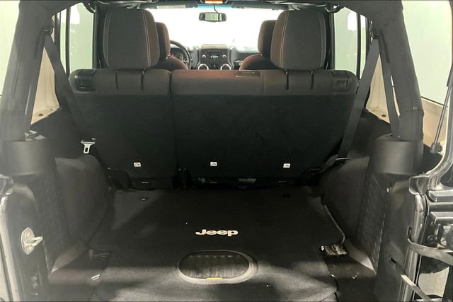 Used 2016 Jeep Wrangler Unlimited Rubicon w/ Dual Top Group AWD/4WD image 38