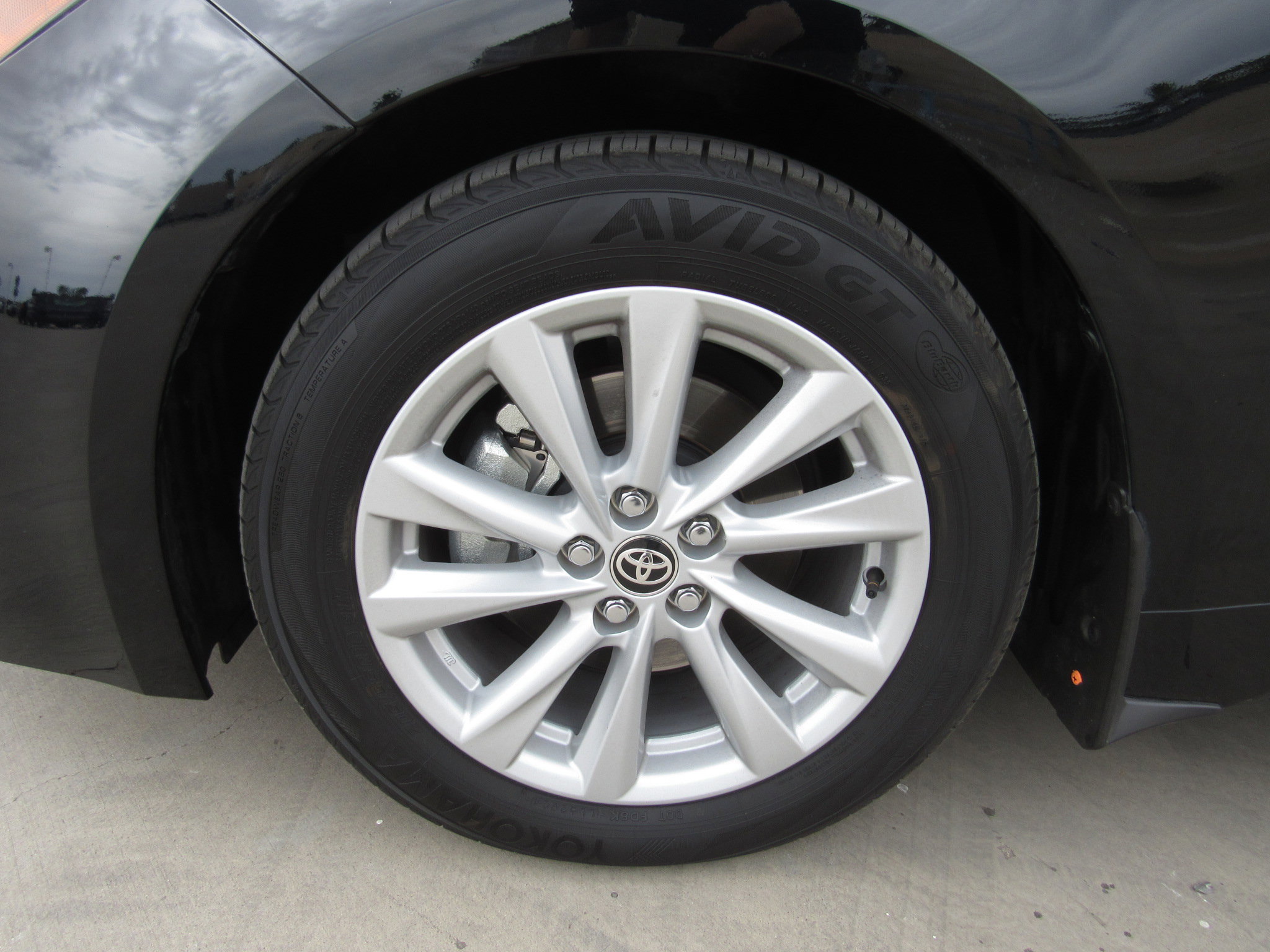 Used 2025 Toyota Corolla SE w/ SE Package image 4