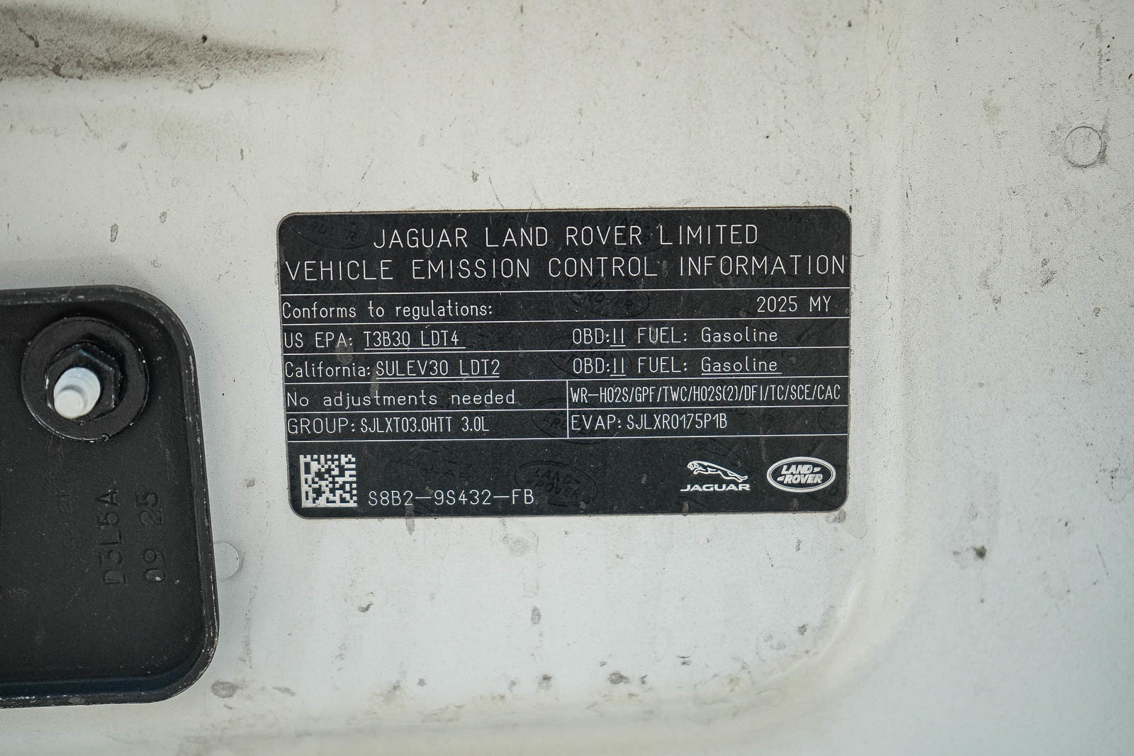 Certified 2025 Land Rover Defender 110 S AWD/4WD image 28