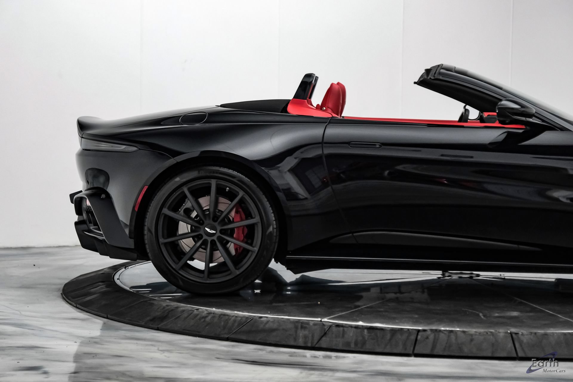 Used 2022 Aston Martin V8 Vantage Roadster RWD image 27