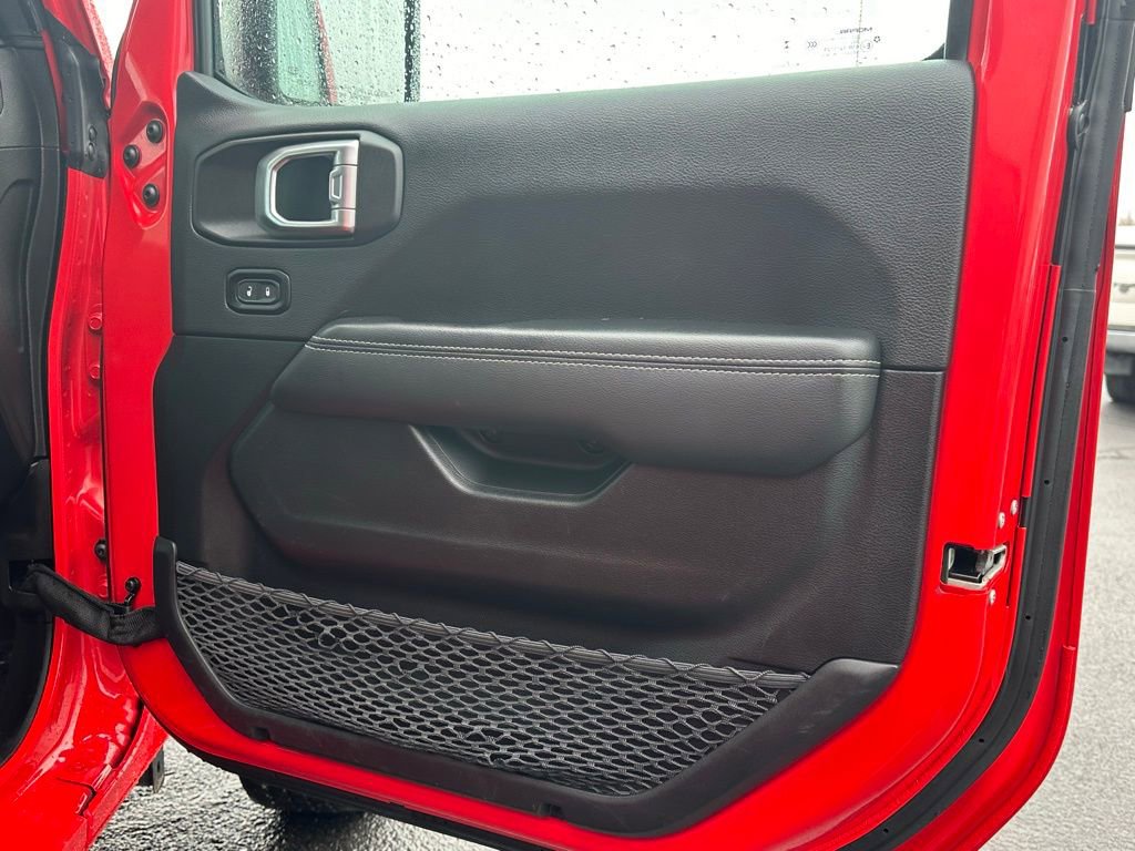 Used 2023 Jeep Wrangler Sahara image 18