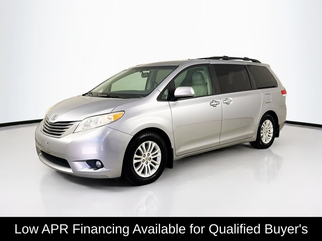 Used 2013 Toyota Sienna XLE FWD image 3