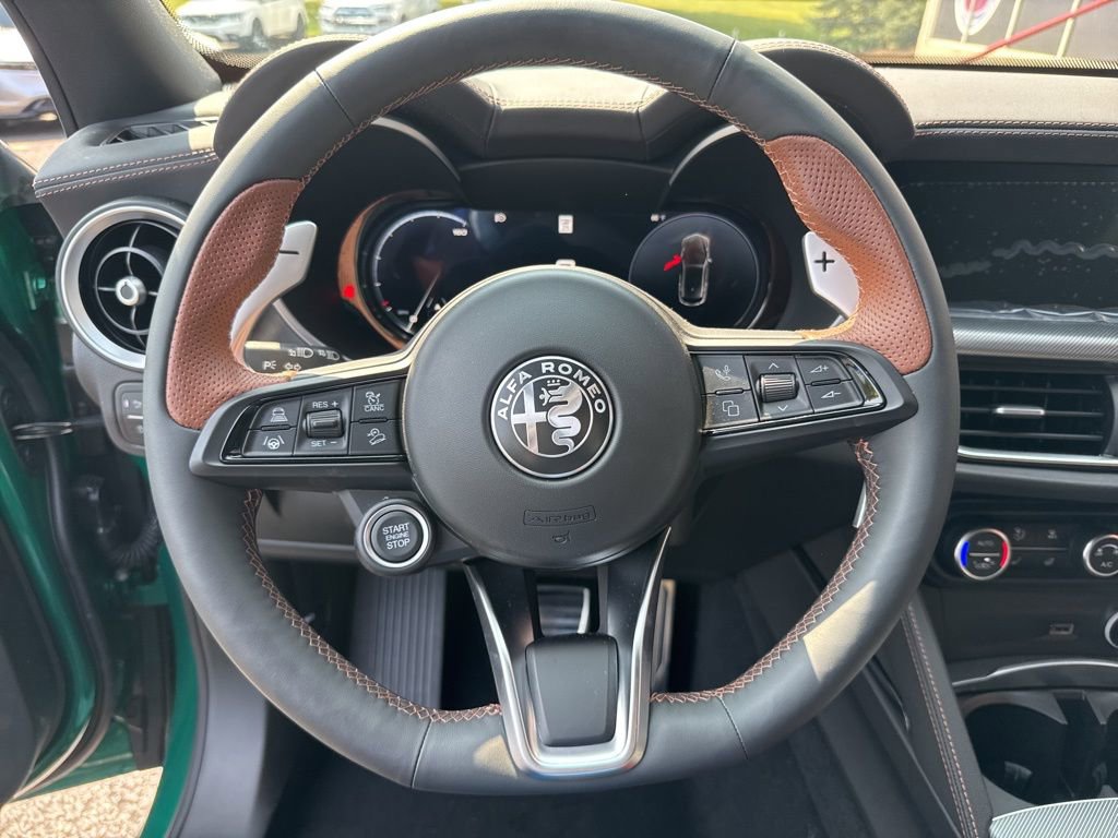 New 2025 Alfa Romeo Stelvio Sprint image 14