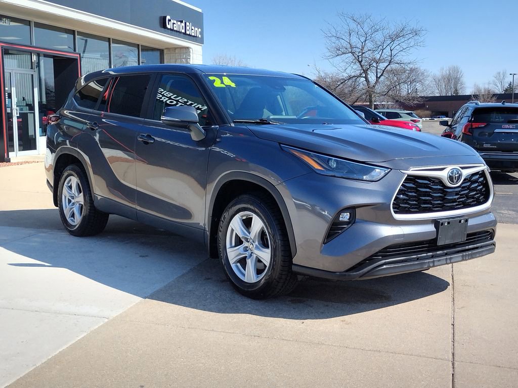 Used 2024 Toyota Highlander LE image 15