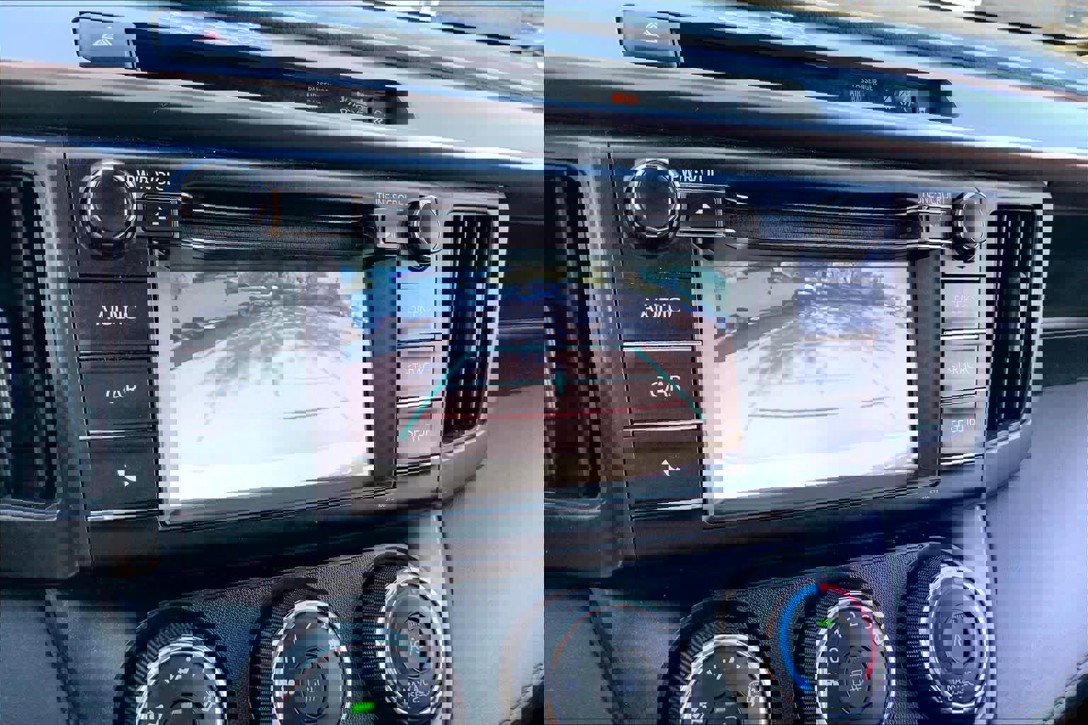 Used 2017 Toyota RAV4 LE image 25