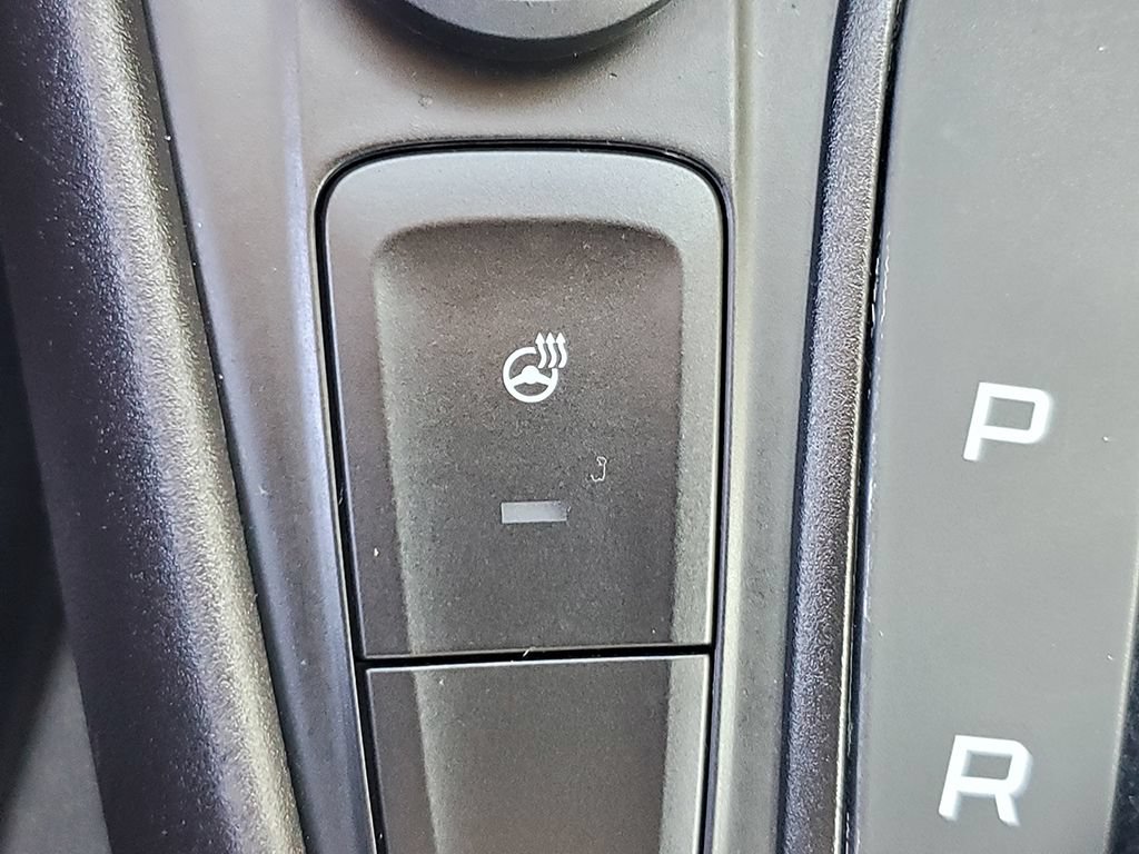 Used 2015 Ford Focus SE w/ SE Cold Weather Package FWD image 24