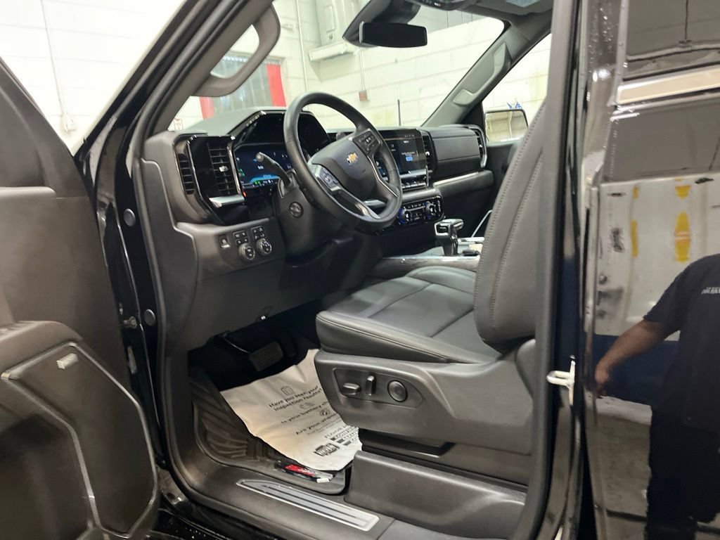 Used 2025 Chevrolet Silverado 1500 LTZ w/ LTZ Premium Package AWD/4WD image 11