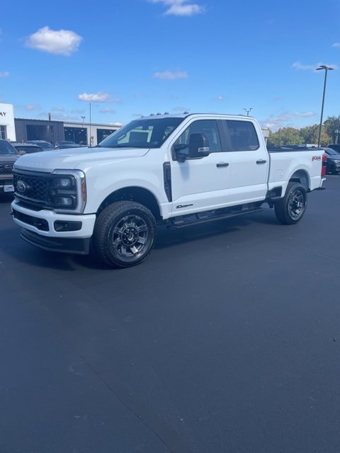 New 2026 Ford F250 4x4 Crew Cab Super Duty image 1