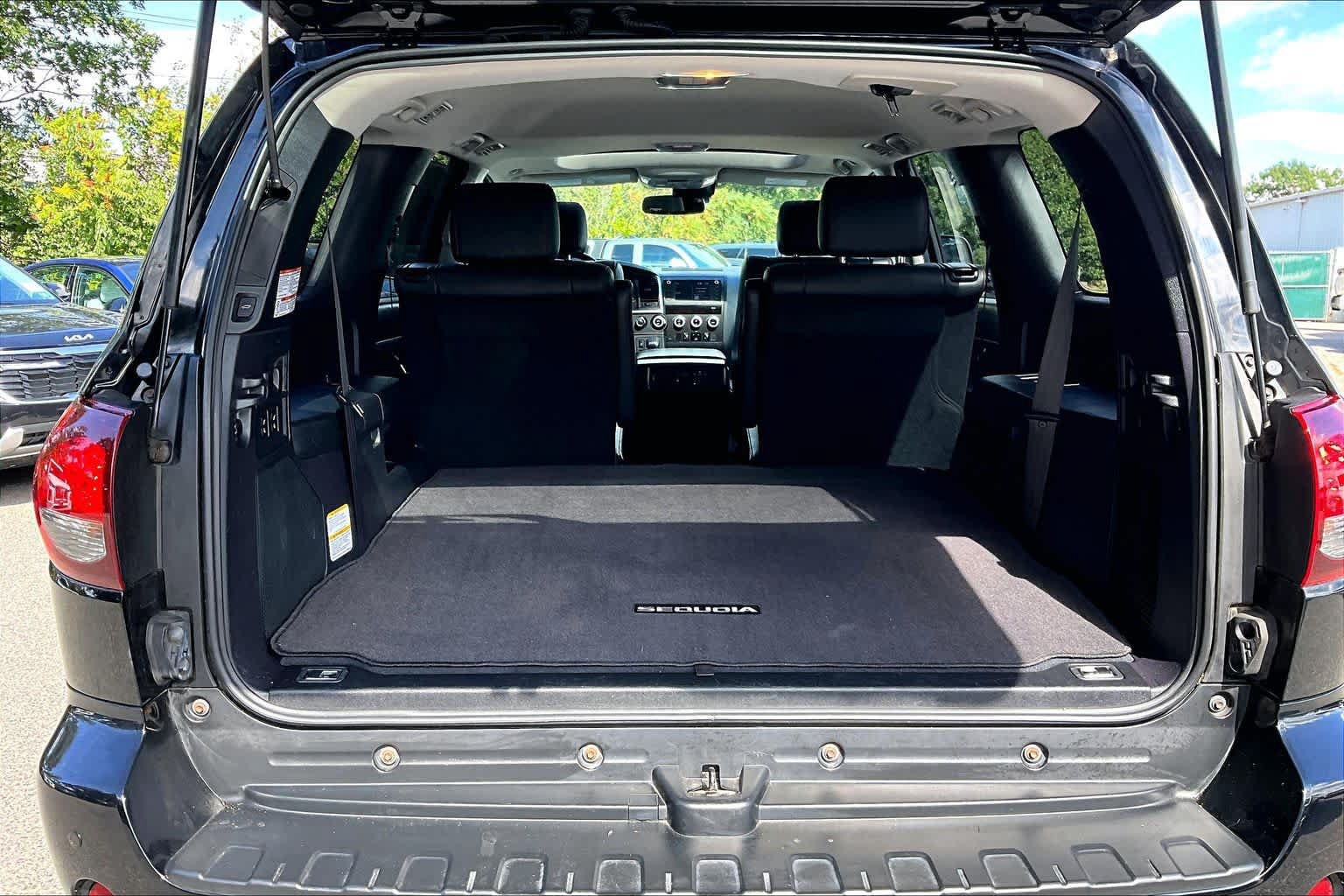 Used 2022 Toyota Sequoia TRD Pro AWD/4WD image 31