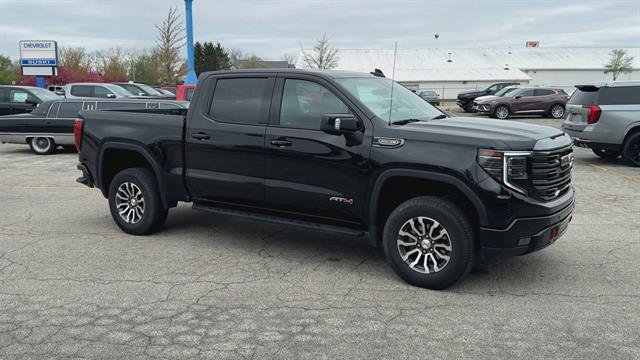 Used 2023 GMC Sierra 1500 AT4 w/ AT4 Premium Package AWD/4WD image 2