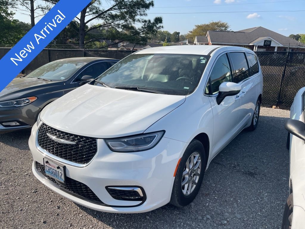 Used 2023 Chrysler Pacifica Touring-L