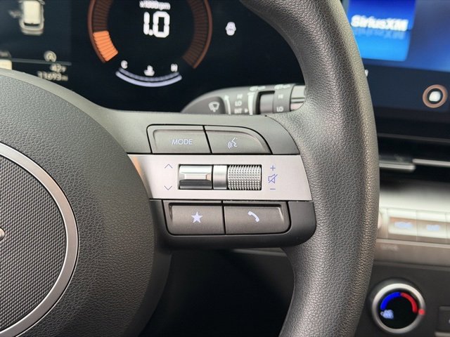 Used 2024 Hyundai Kona SE image 17