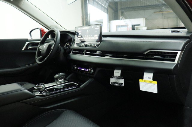 New 2026 Mitsubishi Outlander ES FWD image 16
